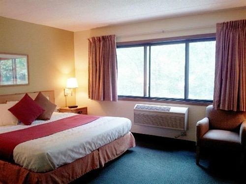 Boarders Inn & Suites By Cobblestone Hotels - Wautoma ภายนอก รูปภาพ