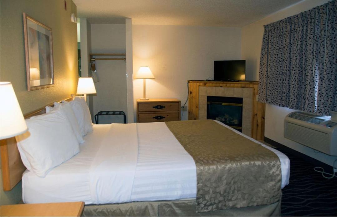 Boarders Inn & Suites By Cobblestone Hotels - Wautoma ภายนอก รูปภาพ