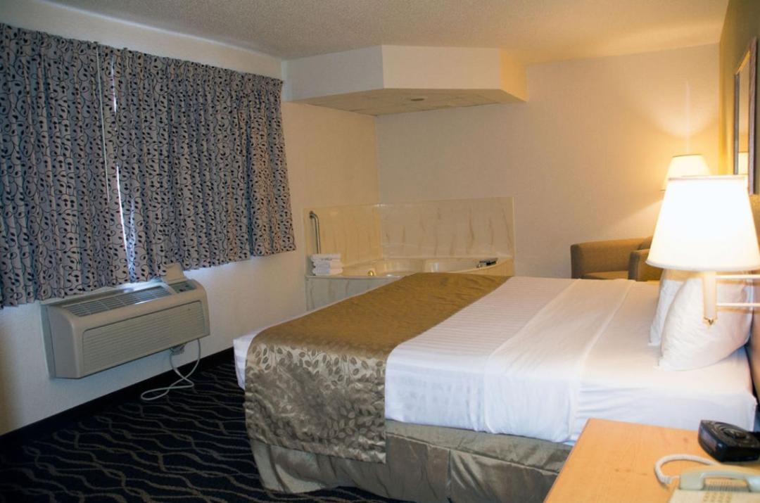 Boarders Inn & Suites By Cobblestone Hotels - Wautoma ภายนอก รูปภาพ